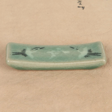 Load image into Gallery viewer, Chopstick Rest SET - Celadon Crane Design