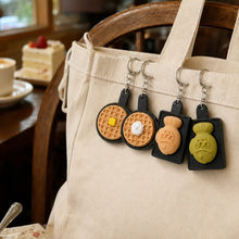 Load image into Gallery viewer, Bungeoppang Waffle Clicker Keyring