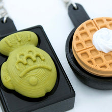 Load image into Gallery viewer, Bungeoppang Waffle Clicker Keyring