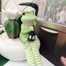 Load image into Gallery viewer, Sitting Frog - Miniature Figure