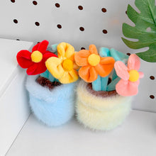 Load image into Gallery viewer, Flower Pot Keyring