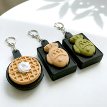 Load image into Gallery viewer, Bungeoppang Waffle Clicker Keyring
