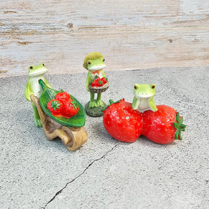 Strawberry Frog Miniature Figurines