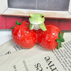 Strawberry Frog Miniature Figurines