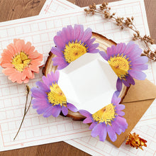 Load image into Gallery viewer, Marguerite - Flower Folding Card