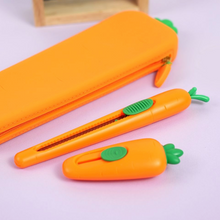 Load image into Gallery viewer, Carrot Friends Mini Retractable Knife Set