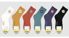 Load image into Gallery viewer, Smile Flower - Crew Socks