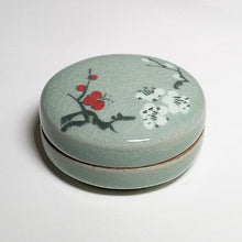 Load image into Gallery viewer, Celadon Plum Blossom Lidded Box