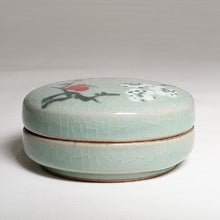 Load image into Gallery viewer, Celadon Plum Blossom Lidded Box