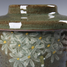 Load image into Gallery viewer, White Flower Blossom Coarse Lid Mug