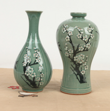 Load image into Gallery viewer, Celadon Sagunja Weekly Vase