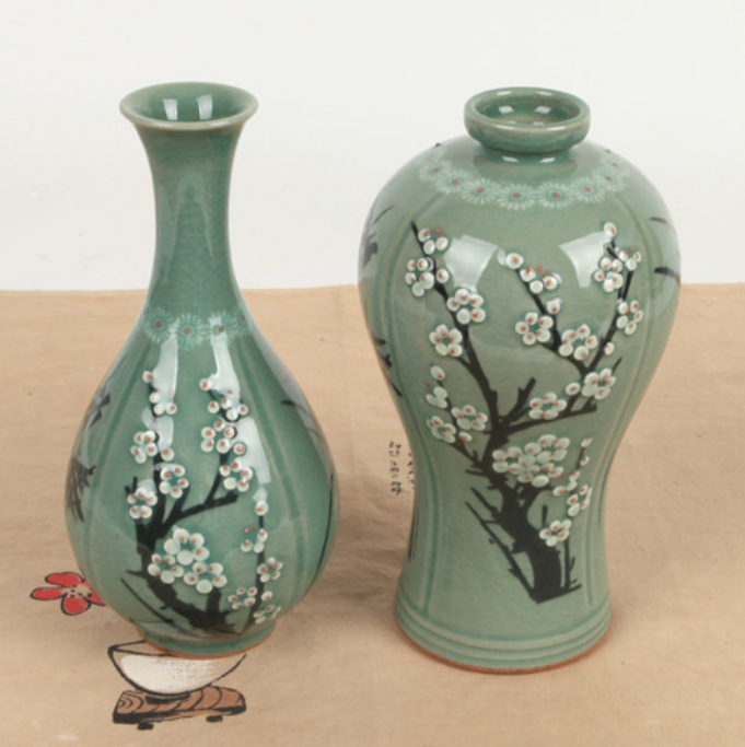 Celadon Sagunja Weekly Vase