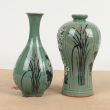 Load image into Gallery viewer, Celadon Sagunja Weekly Vase