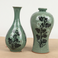 Load image into Gallery viewer, Celadon Sagunja Weekly Vase