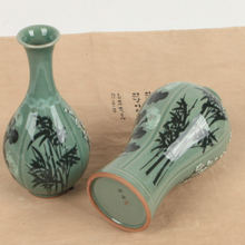 Load image into Gallery viewer, Celadon Sagunja Weekly Vase