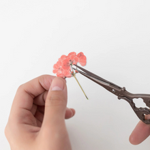 Load image into Gallery viewer, Pressed Flower Sticker - Geranium