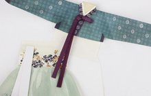 Load image into Gallery viewer, Chrysanthemum Watercolor Hanbok - Greeting Card