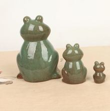 Load image into Gallery viewer, Ceramic Frog Family