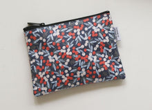 Load image into Gallery viewer, Dailylike Pouch - Manchu Cherry