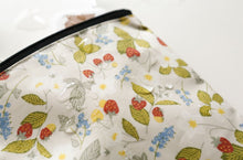 Load image into Gallery viewer, Dailylike Pouch - Strawberry